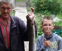 Жители Ленобласти поймали 3-килограммового угря