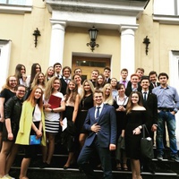 В Санкт-Петербурге Совет старшеклассников намерен привлечь выпускников этого года к участию в акции «Алое небо 41-го года»